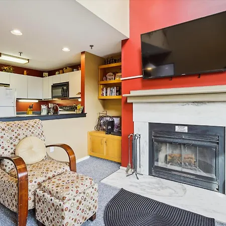 Cozy,1 Bedroom Loft Condo! Ski Back Trails, Shuttle& Sports Center Highridge E11